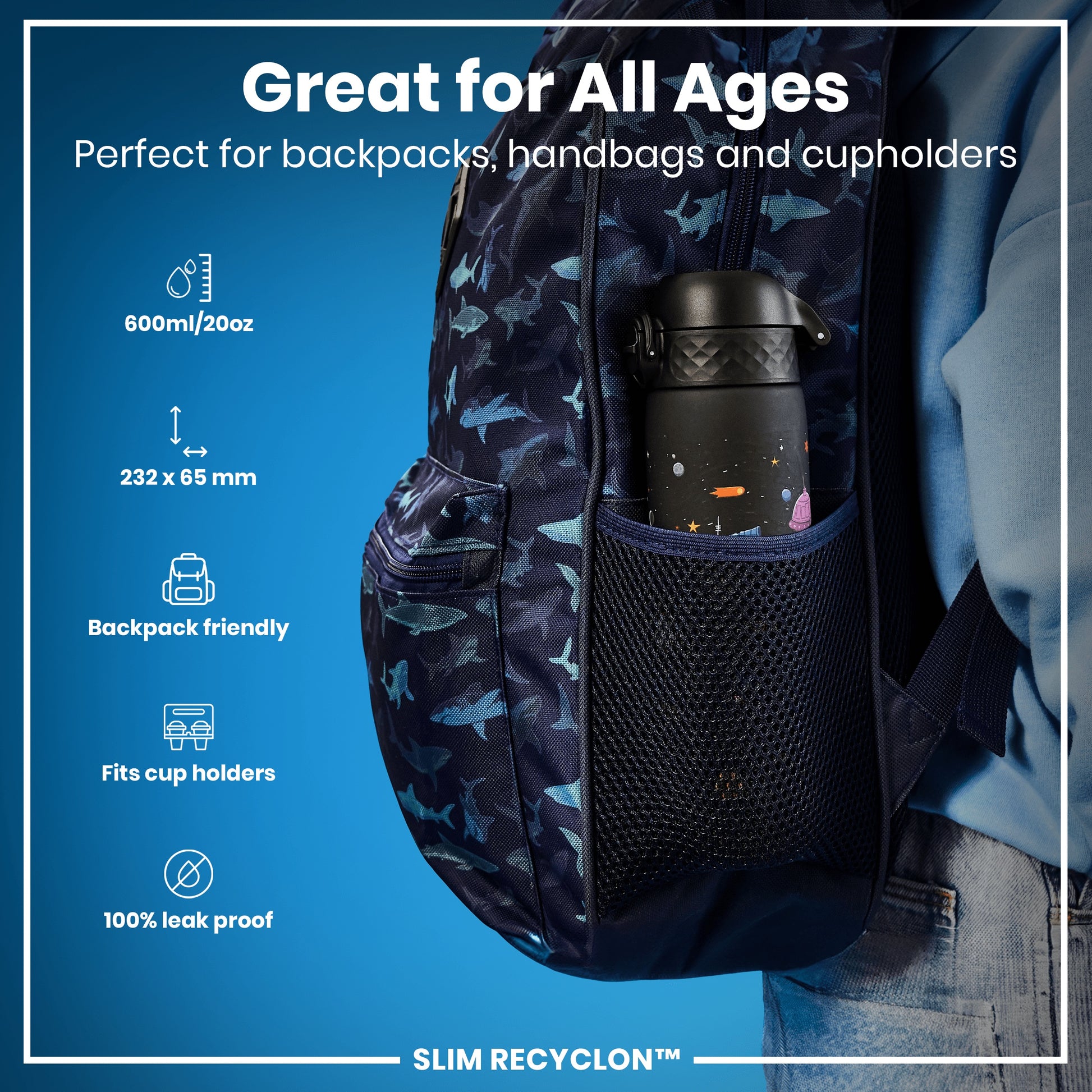 A dark-blue shark-patterned backpack holds a dark-grey water bottle in its mesh pocket. The backpack is worn by a person, against a blue background. Features include: 600ml/20oz capacity, 232 x 65 mm dimensions, backpack- and cupholder-friendliness, and 100% leak-proof design. It's called "SLIM RECYCLON™".