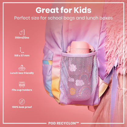 A pink water bottle fits into a pastel-colored backpack's mesh pocket; it's designed for kids' school bags and lunch boxes, and is leakproof. 350ml/12oz; 169 x 67 mm. POD RECYCLON™.